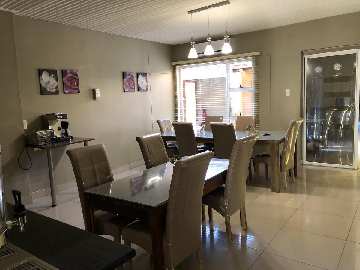 City Lodge Etosha Omuthiya Экстерьер фото