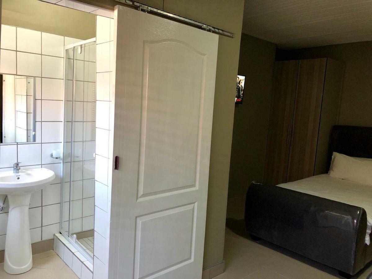 City Lodge Etosha Omuthiya Экстерьер фото